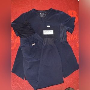 Figs maternity scrub set